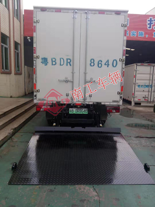 1676082648442497.jpg 新能源電池汽車尾板1I.jpg