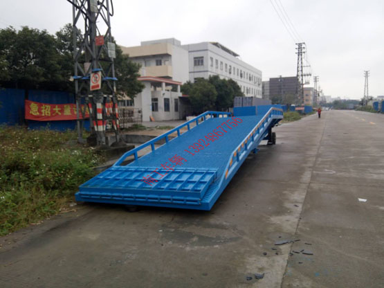 1677204795713557.jpg 16噸移動(dòng)式升降平臺(tái)3I.jpg