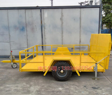 小挖機(jī)工程車(chē)拖掛拖車(chē)2.jpg