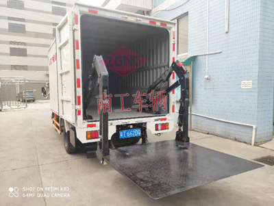 1684315294689796.jpg 1.5噸內(nèi)置汽車尾板1I.jpg