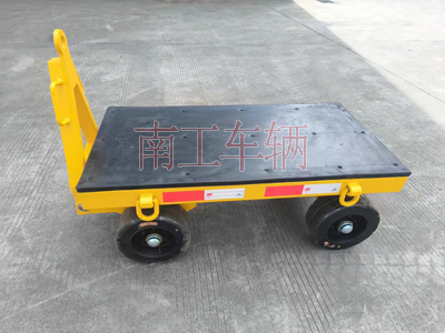 2噸小型平板拖車(chē)帶膠墊3I.jpg